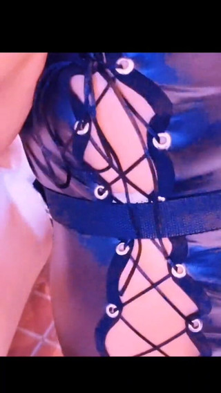 سيدة مصرية تمارس الجنس مع شاب يقوم بتوصيل الطلبات في منزلها -