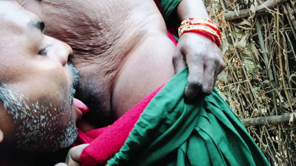 أدخله ببطء يا رجاجي، الخصم الخاص بي مخصص أيضًا للقدمين