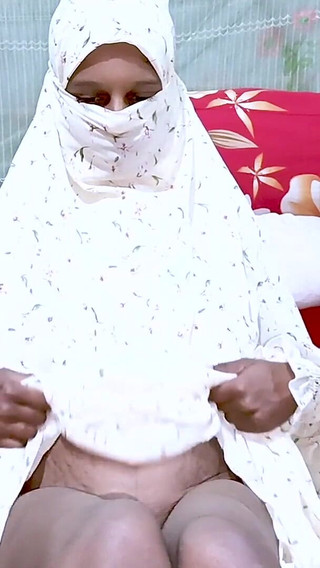 فتاة باكستانية بالإصبع فيديو ترتدي الحجاب.