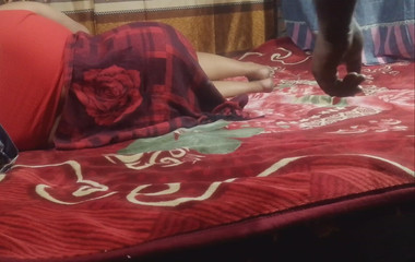 العثور على زوجة الأب الجميلة وحدها في المنزل، أجبرتها أخت زوجها على ممارسة الجنس معه