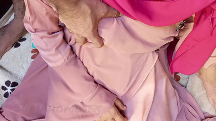 يتحول الجنس في المطبخ إلى جنون كامل