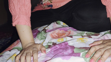 يمارس الجنس مع زوجتي ضيق كس