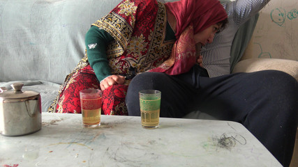 مهاجر مسلم تركي يمارس الجنس مع الديك الأسود الكبير