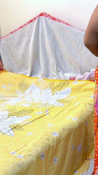 ضخمة معلقة الثدي الحمار الكبير ورطب ضيق كس حمالة صدر سوداء واللباس الداخلي الأبيض يرتدي فتاة عربية مسلمة