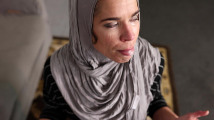 حجابية جبهة تحرير مورو الإسلامية - اللسان نائب الرئيس ابتلاع