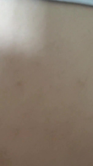 زوجة تمارس الجنس مع صديقها في غياب زوجها