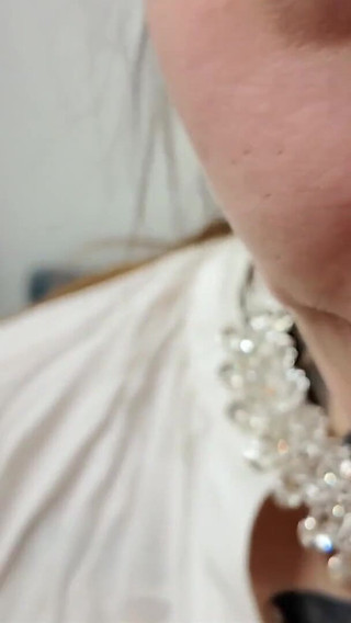 أخت الخطوة الإيرانية استغل من قبل أخيها غير الشقيق