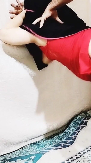 يمارس الجنس مع العاهرة مع بائع الغليون