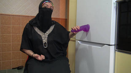 زوجة الديوث العربية السعودية تريد ديكس كبيرة