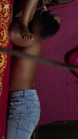 لقد امتصت كس زوجتي. زوجتي قرنية جدا بعد مص بوسها