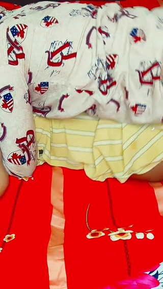 18 سنة مع كبير الثدي يحصل على تشغيل. أنا أمتص مؤخرتها وجملها المثالي.